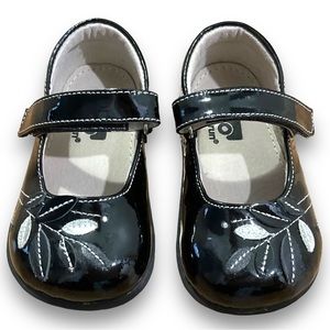 See Kai Run Mary Jane black patent leather with flowers  SZ 6